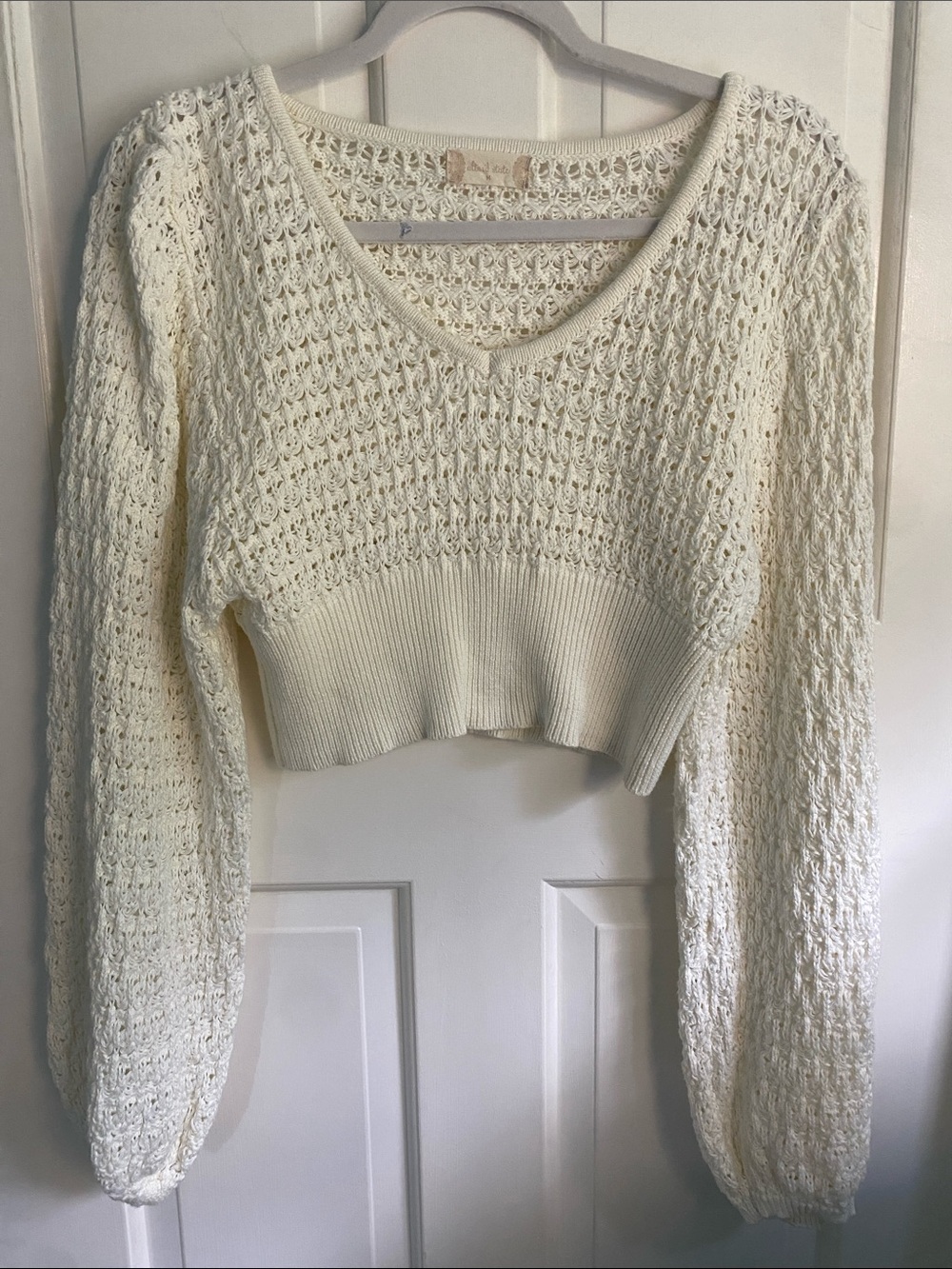 Altar'd State Cream/Off-white Cropped V-Neck Open Knit Long Sleeve Sweater